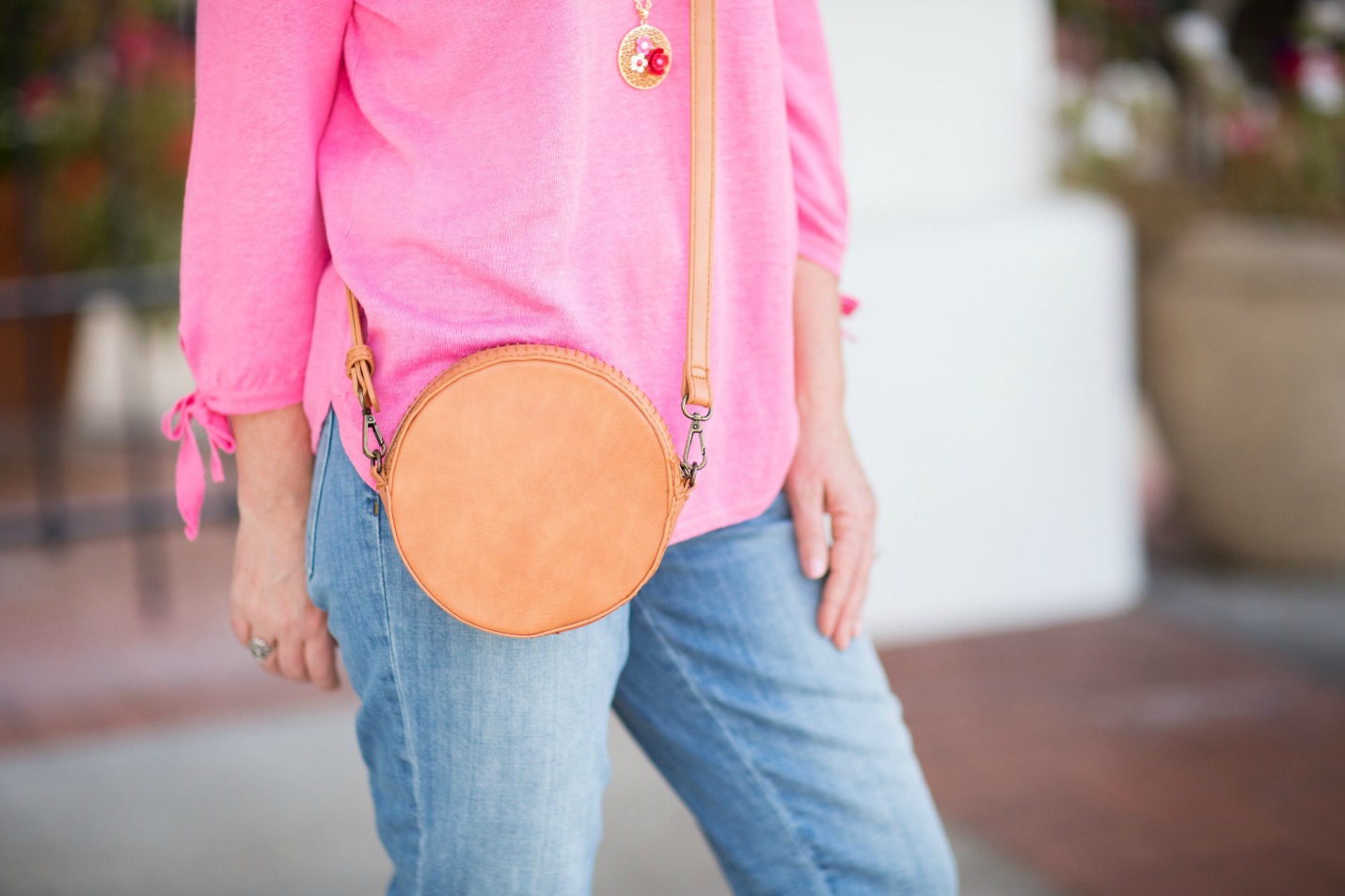 embroidered-girlfriend-jeans-round-purse