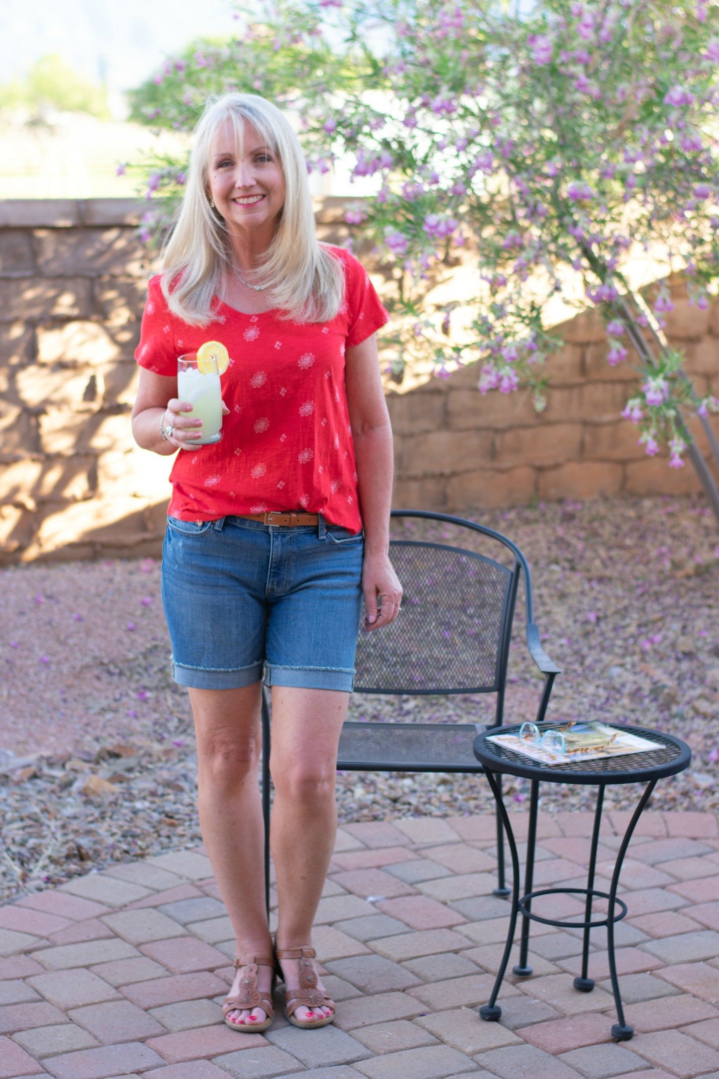 Denim shorts and a simple red print t-shirt for a simple summer day