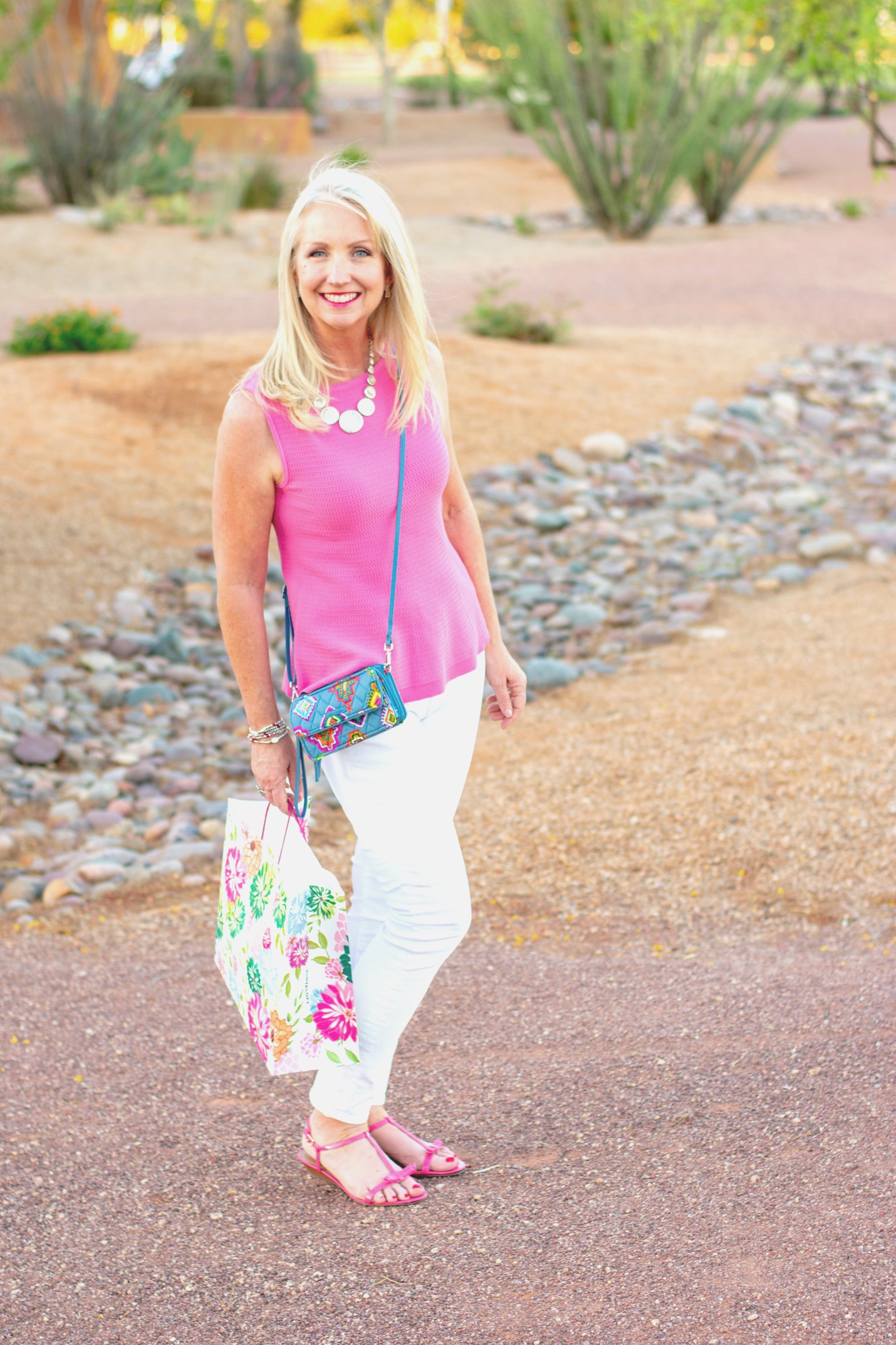 White skinny jeans with pink sleeveless sweater shell for a perfect summer style