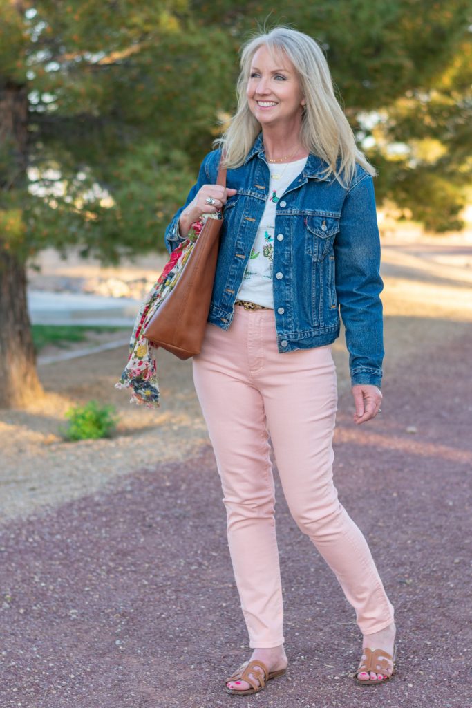 How to Style Pastel Jeans for Spring