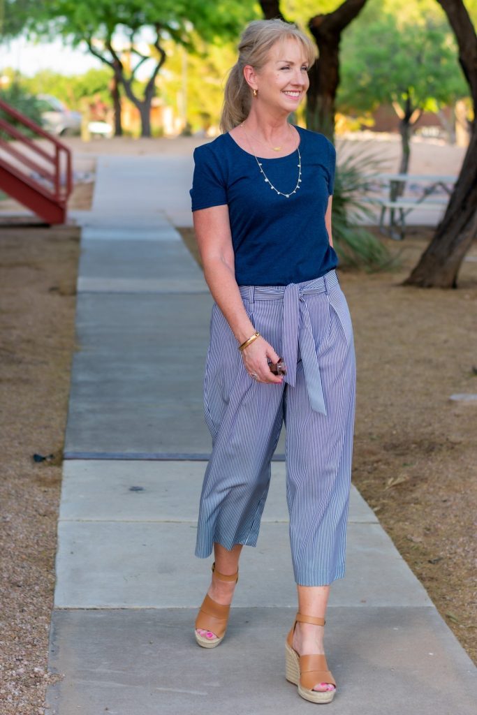 asual Summer Work Style in Navy and White