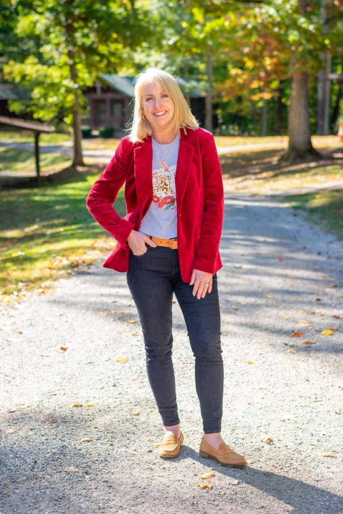 Fall T-shirt with jeans and corduroy jacket